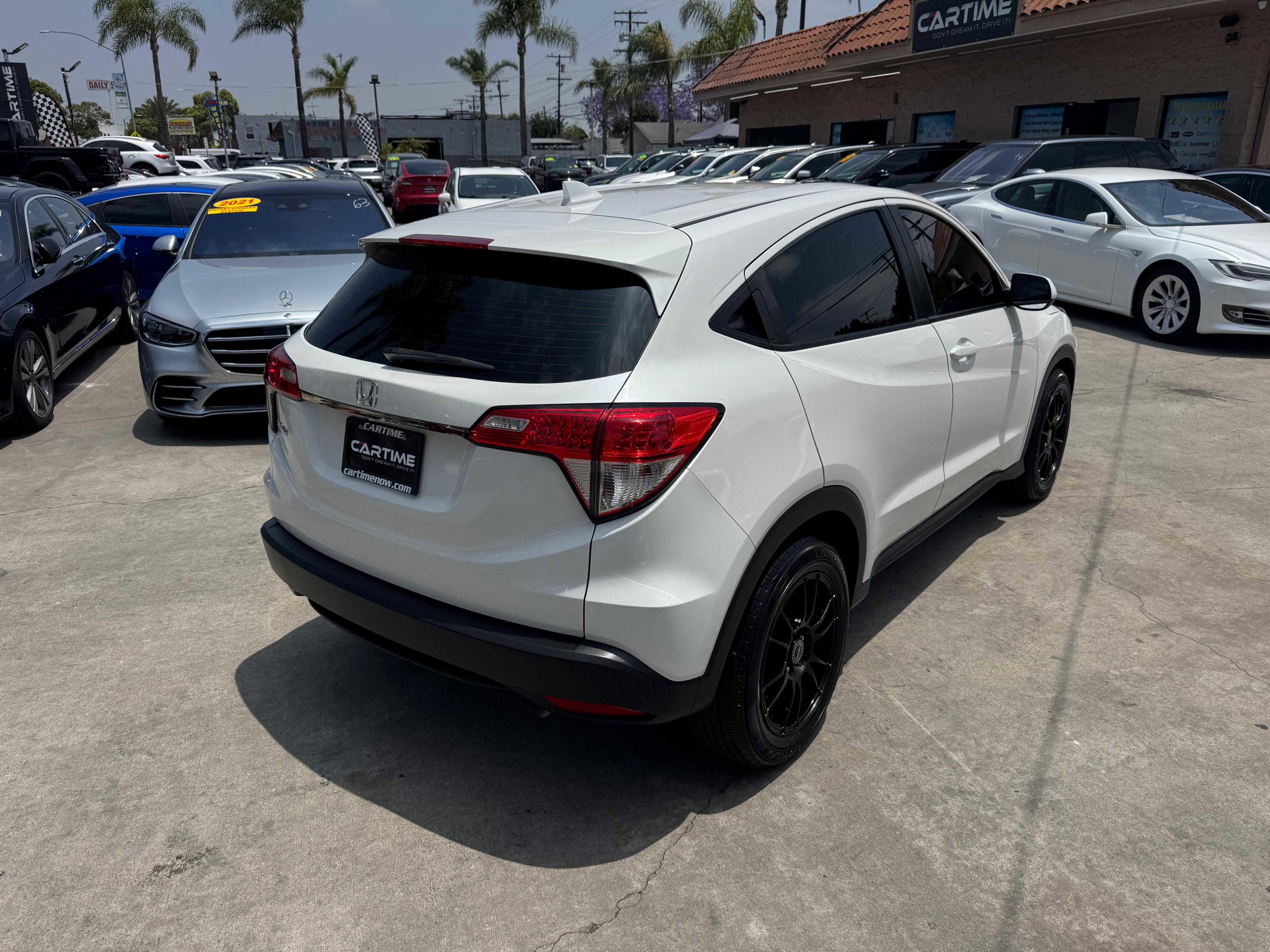 Vehicle image 9 of 63