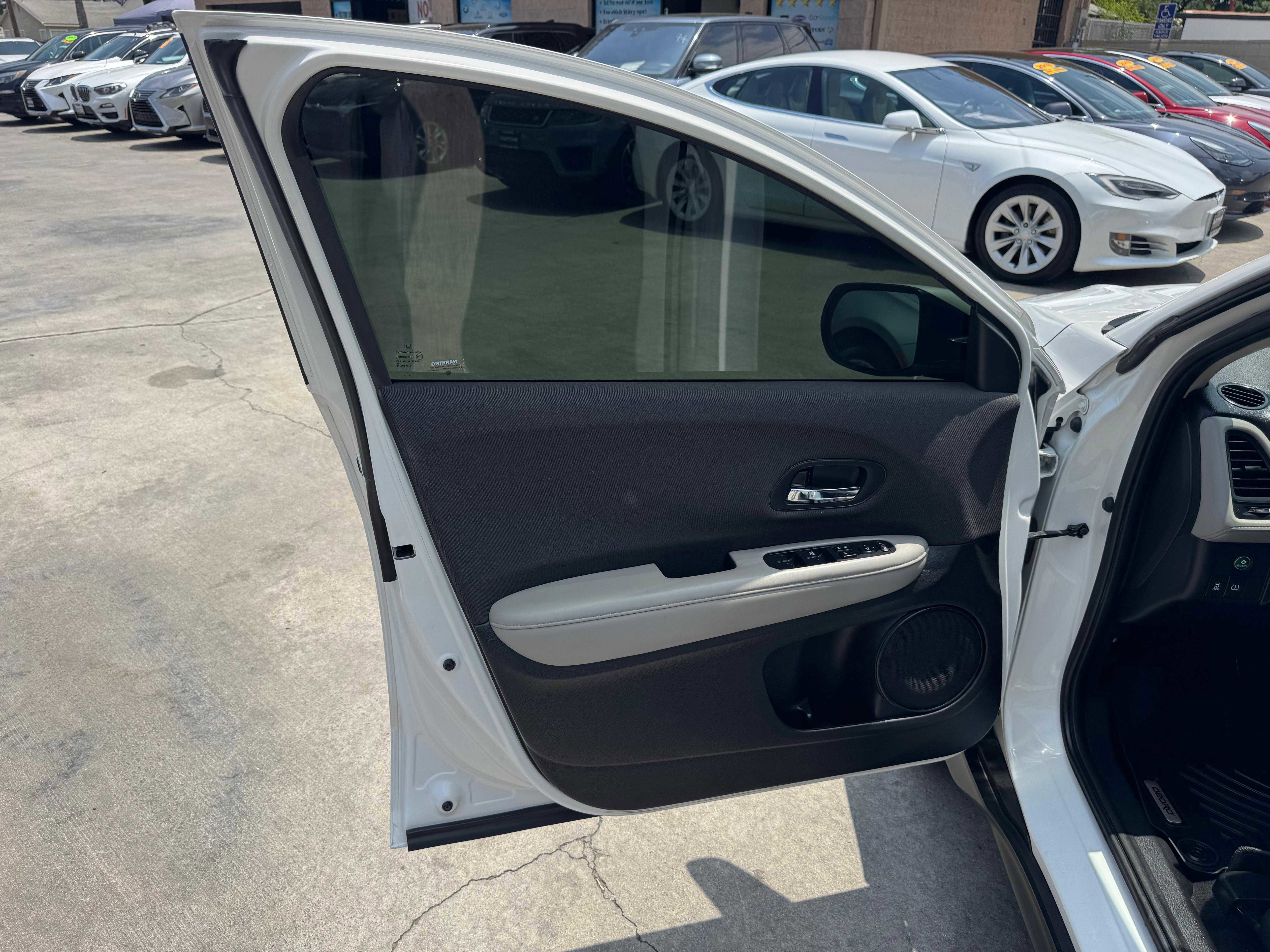 Vehicle image 21 of 63