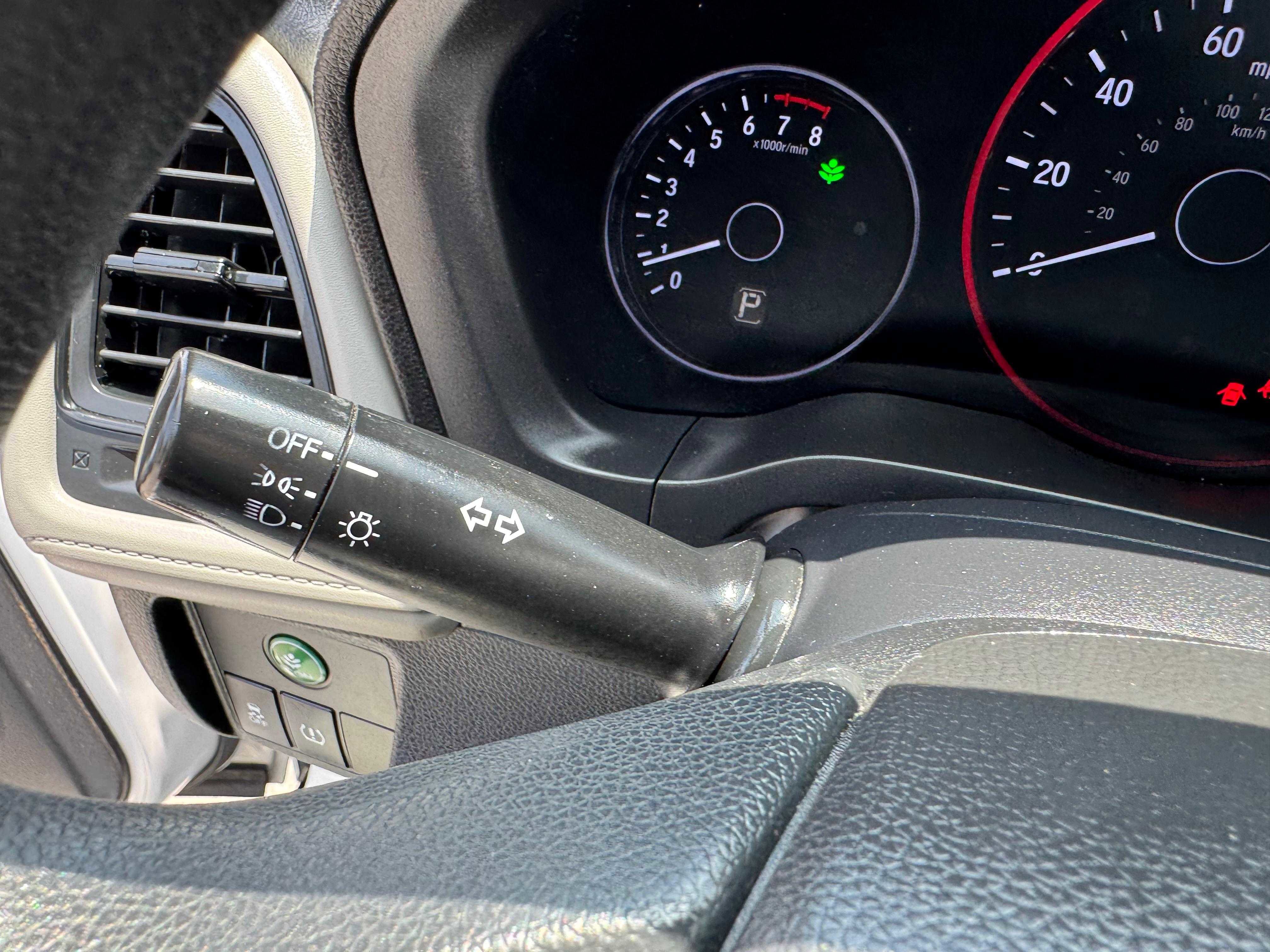 Vehicle image 28 of 63