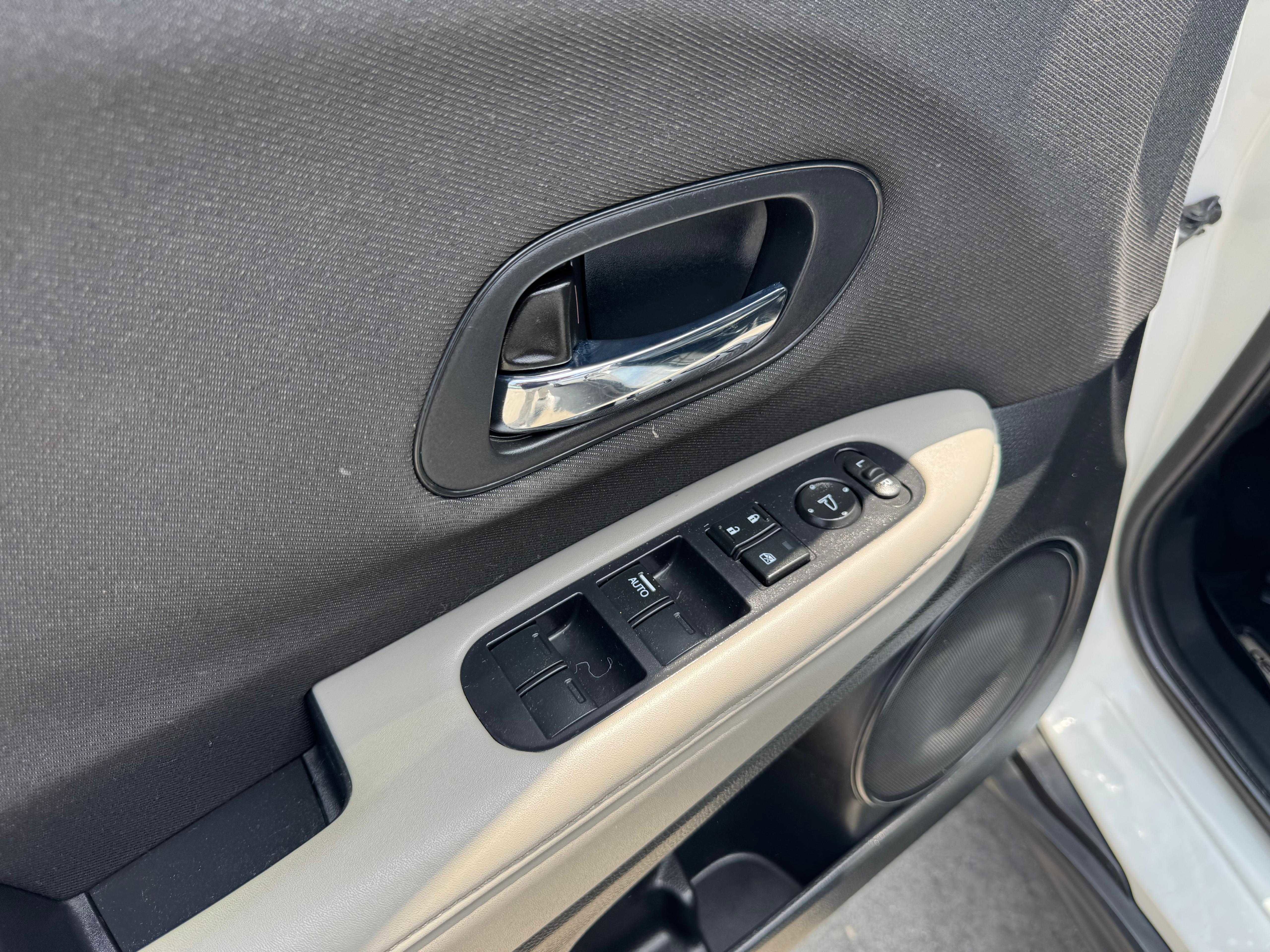 Vehicle image 22 of 63
