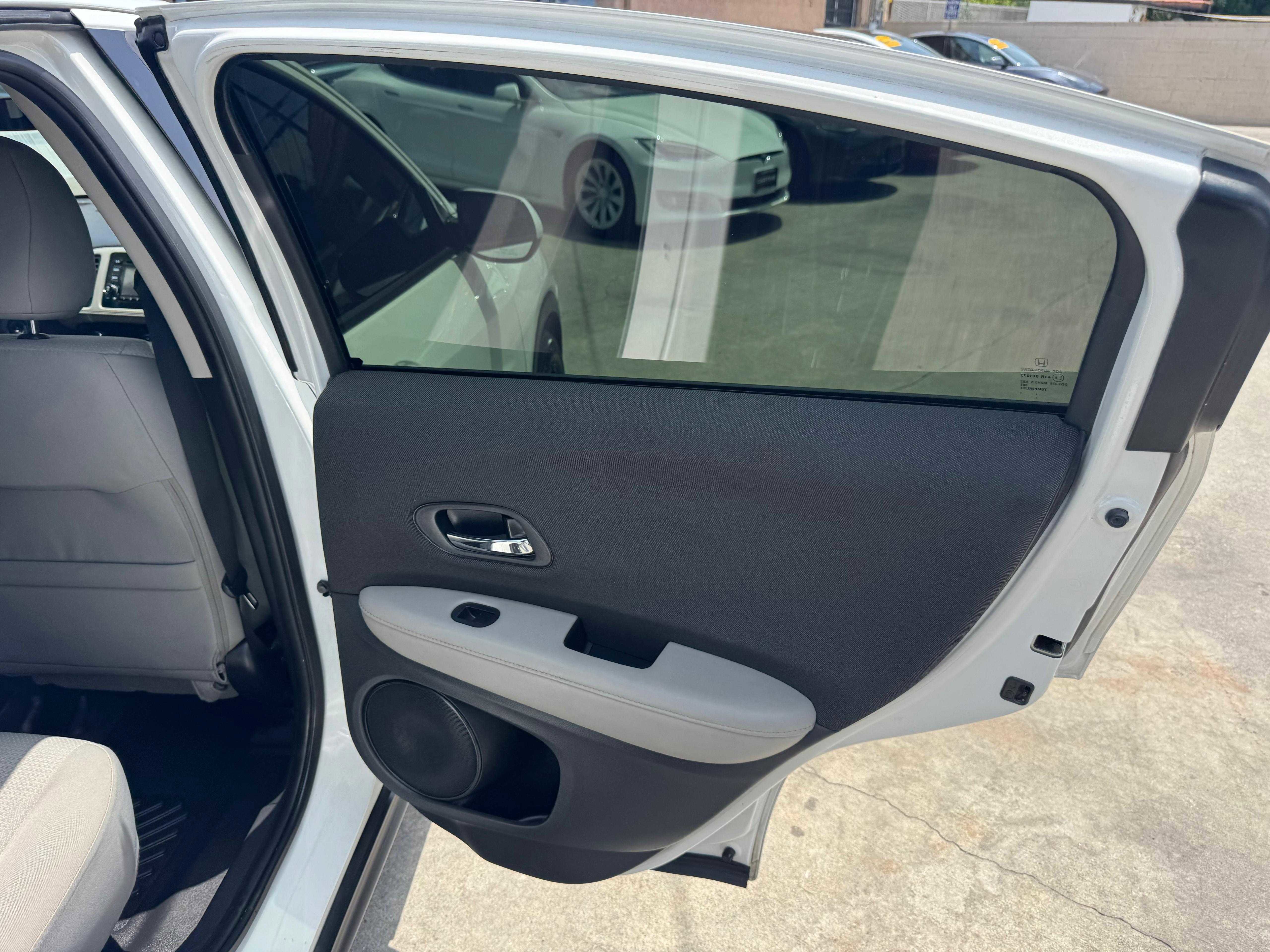 Vehicle image 34 of 63