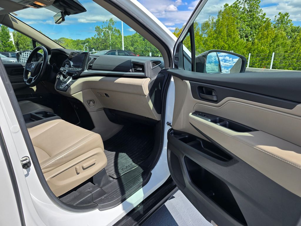 Vehicle image 18 of 31