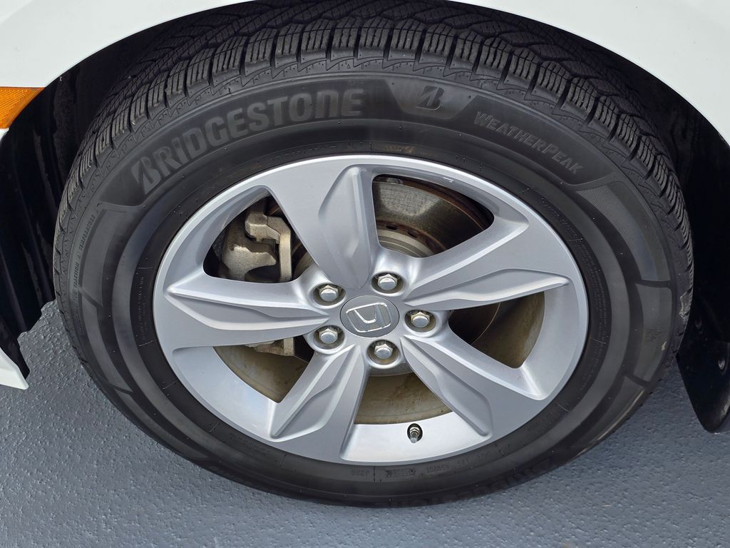 Vehicle image 9 of 31