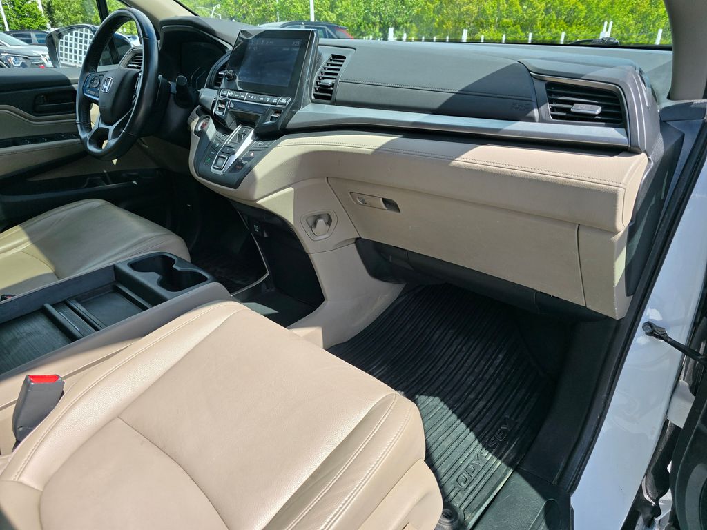 Vehicle image 19 of 31
