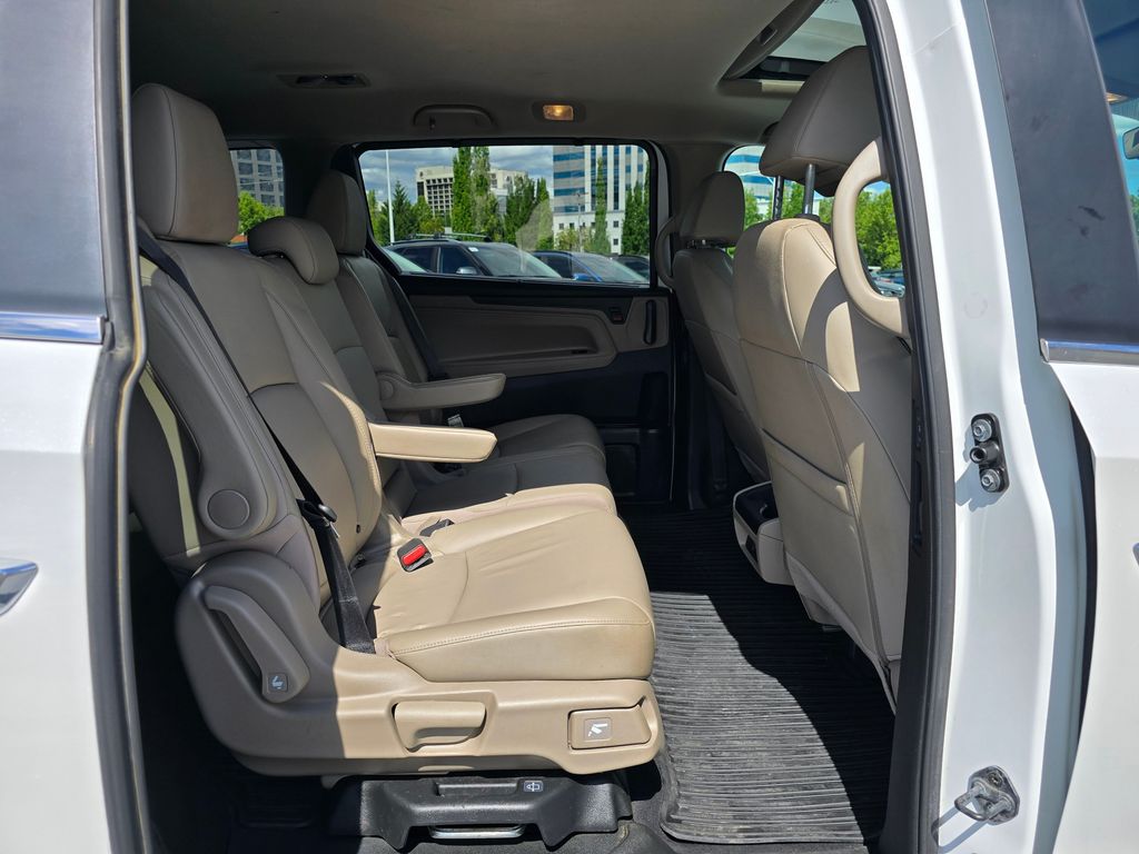 Vehicle image 16 of 31