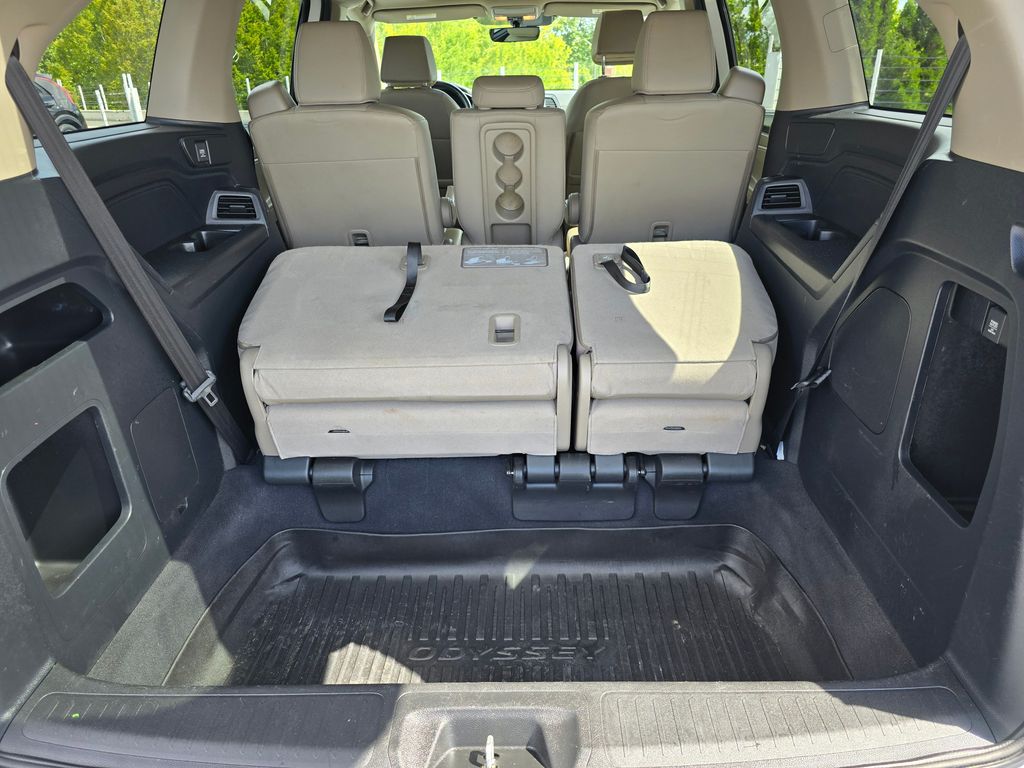 Vehicle image 10 of 31