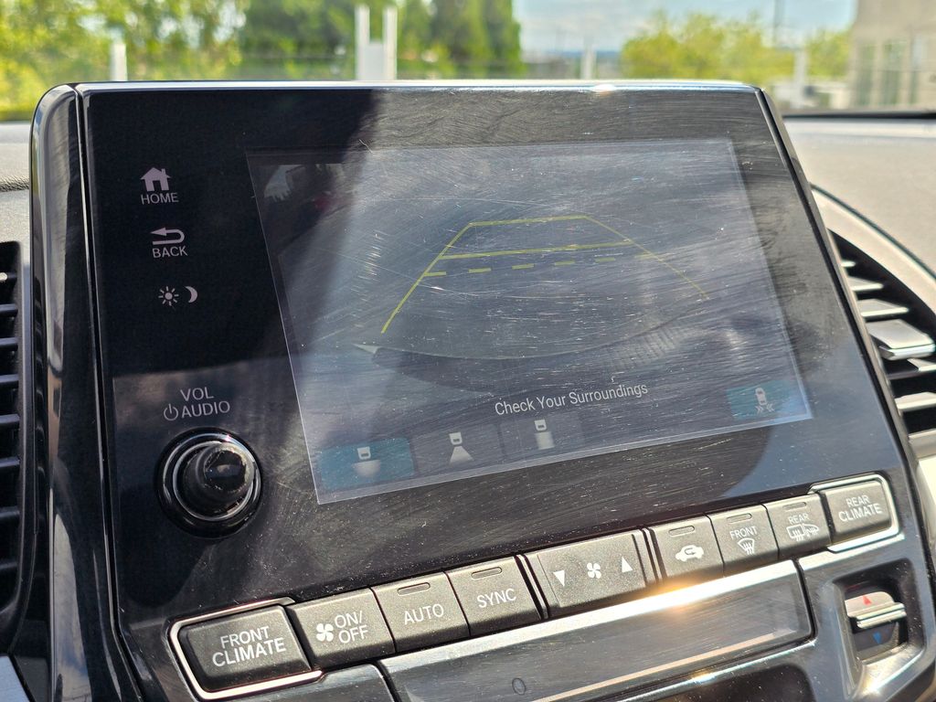 Vehicle image 21 of 31