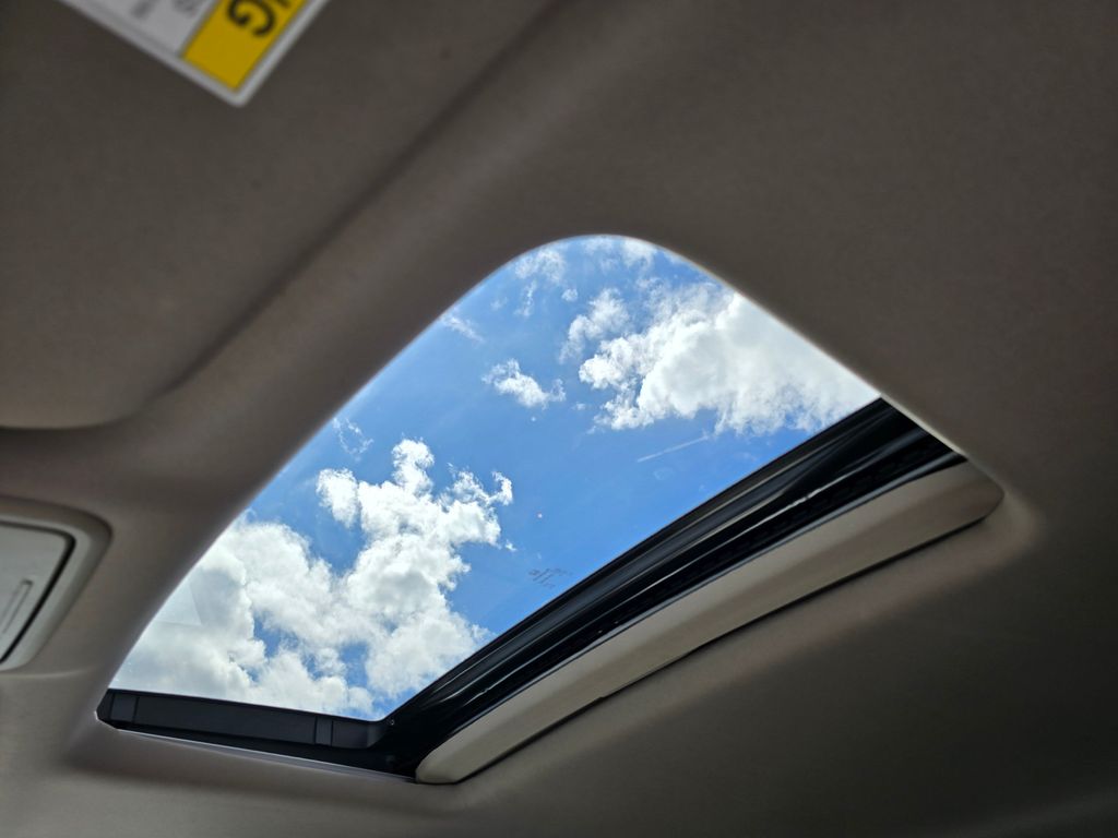 Vehicle image 25 of 31
