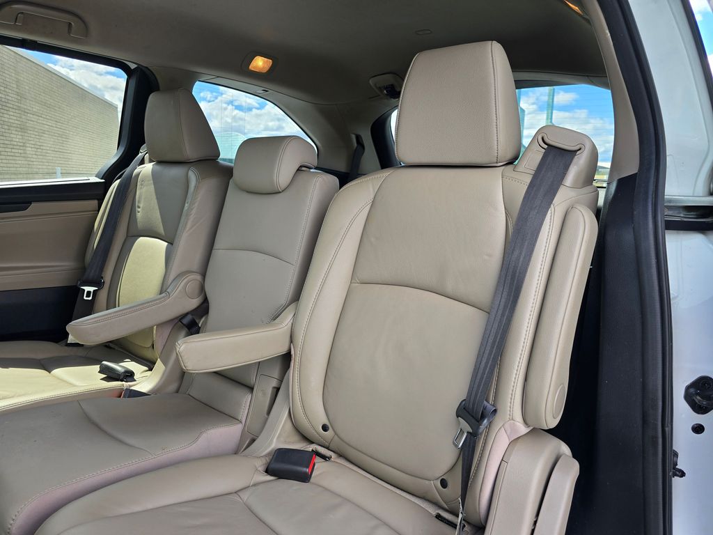 Vehicle image 13 of 31