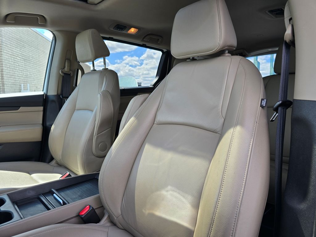Vehicle image 12 of 31