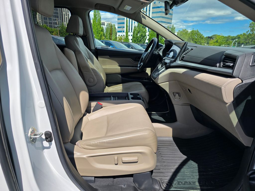 Vehicle image 14 of 31