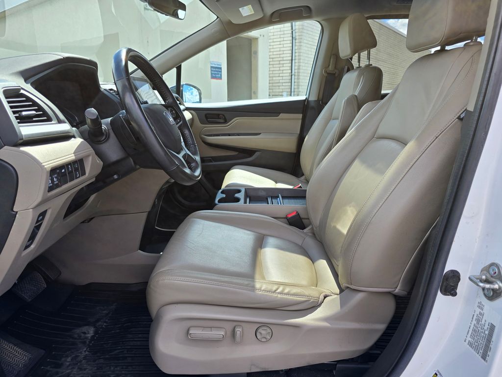 Vehicle image 15 of 31