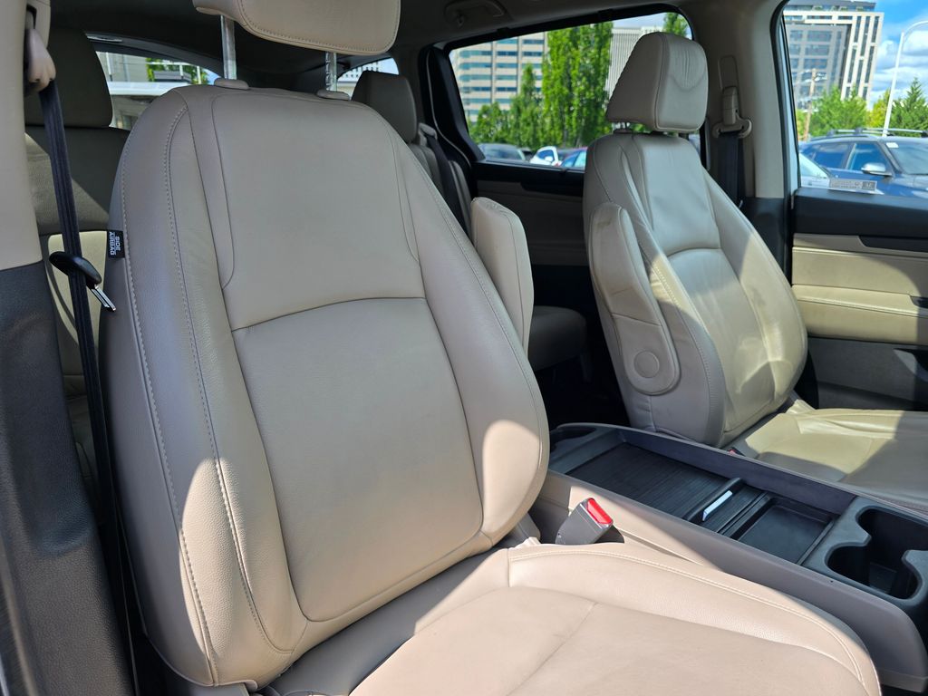 Vehicle image 11 of 31