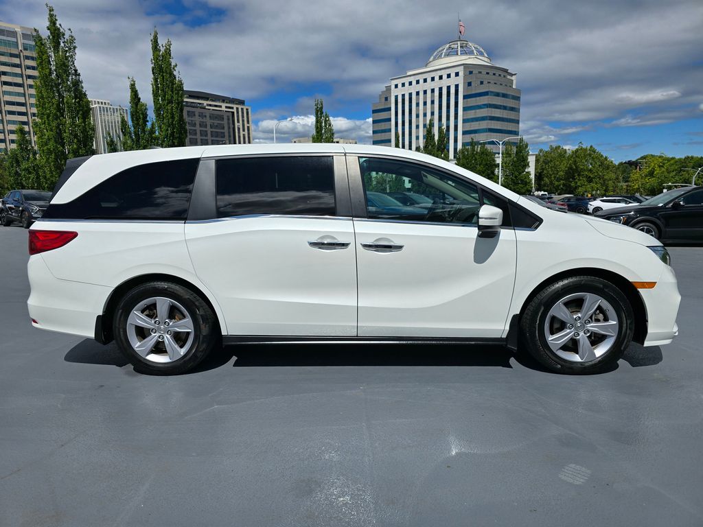 Vehicle image 4 of 31