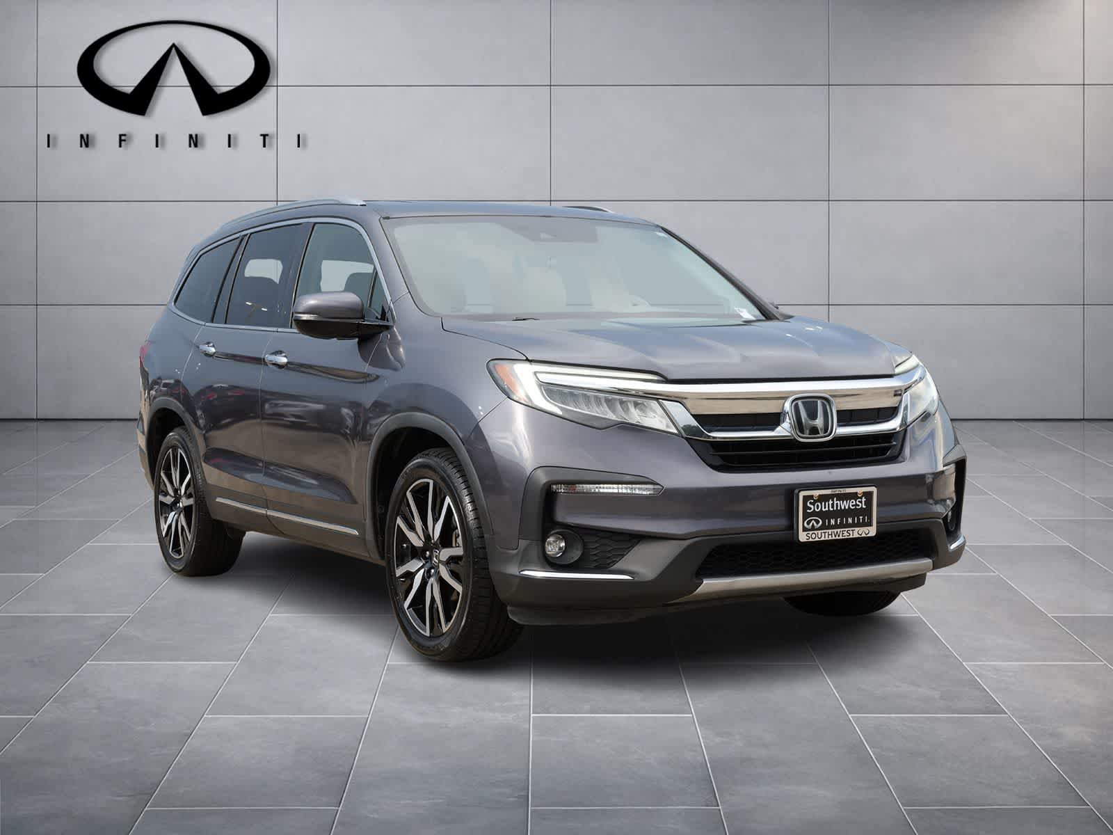 2020 Honda Pilot Touring 8-Passenger Image 3 of 25