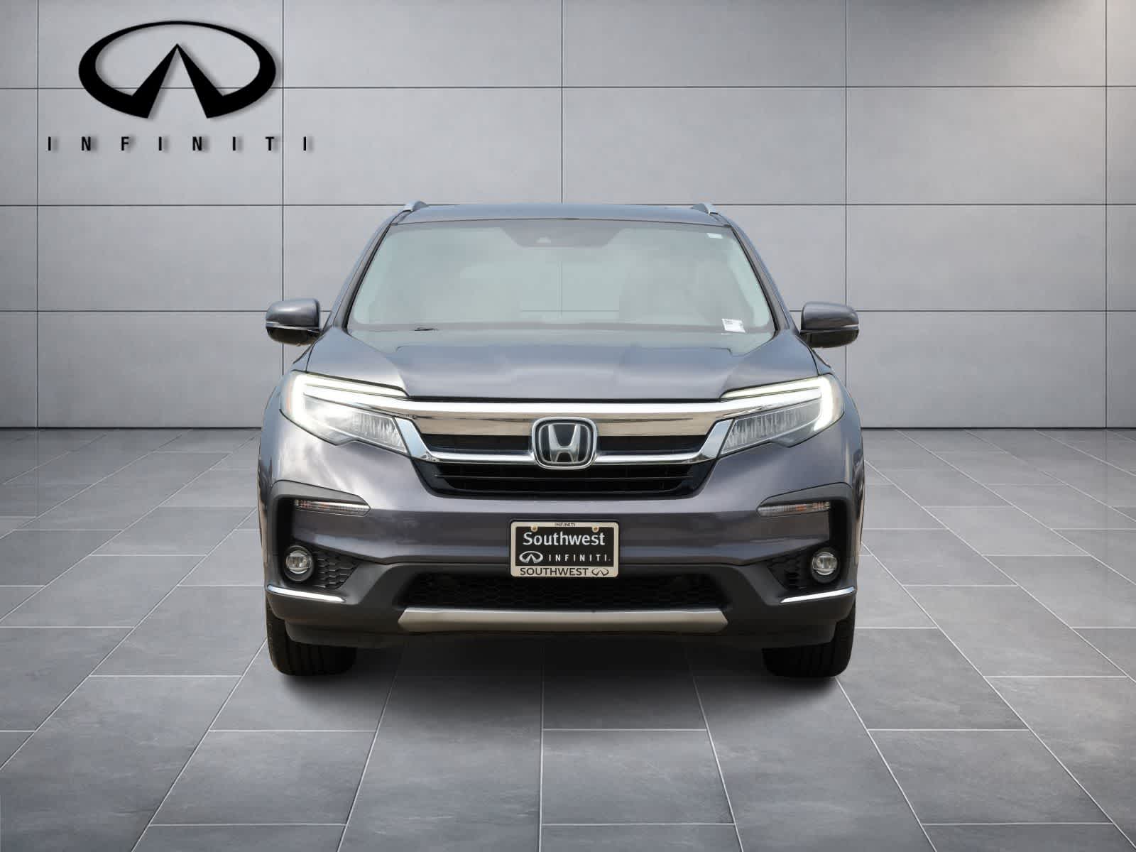 2020 Honda Pilot Touring 8-Passenger Image 2 of 25