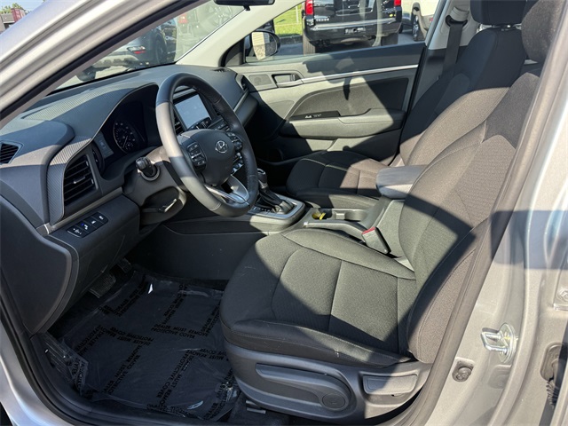 Vehicle image 23 of 24