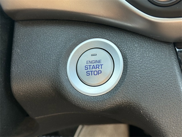 Vehicle image 22 of 24