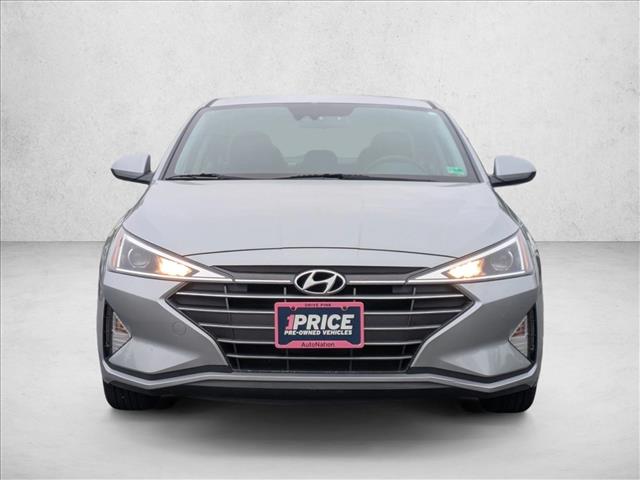 2020 Hyundai Elantra SE Image 2 of 23