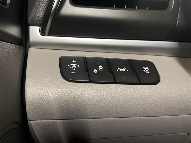 Vehicle image 20 of 24