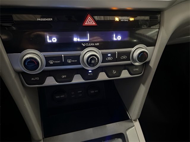 Vehicle image 21 of 24
