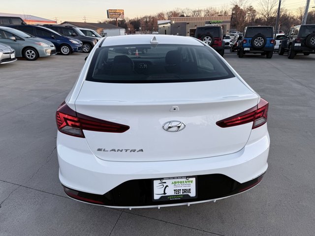 Vehicle image 11 of 26