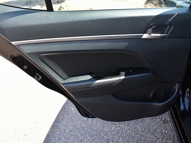 Vehicle image 22 of 40