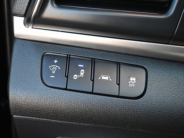 Vehicle image 26 of 40