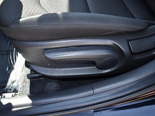 Vehicle image 17 of 40