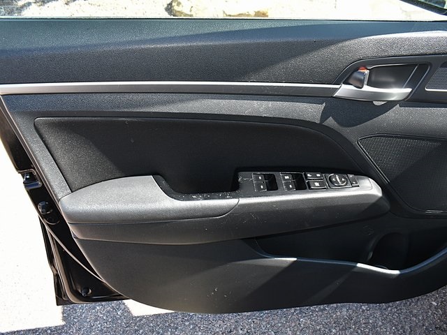 Vehicle image 20 of 40