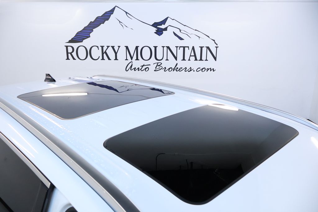 Vehicle image 29 of 43
