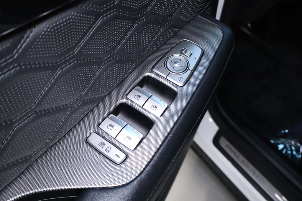 Vehicle image 24 of 43