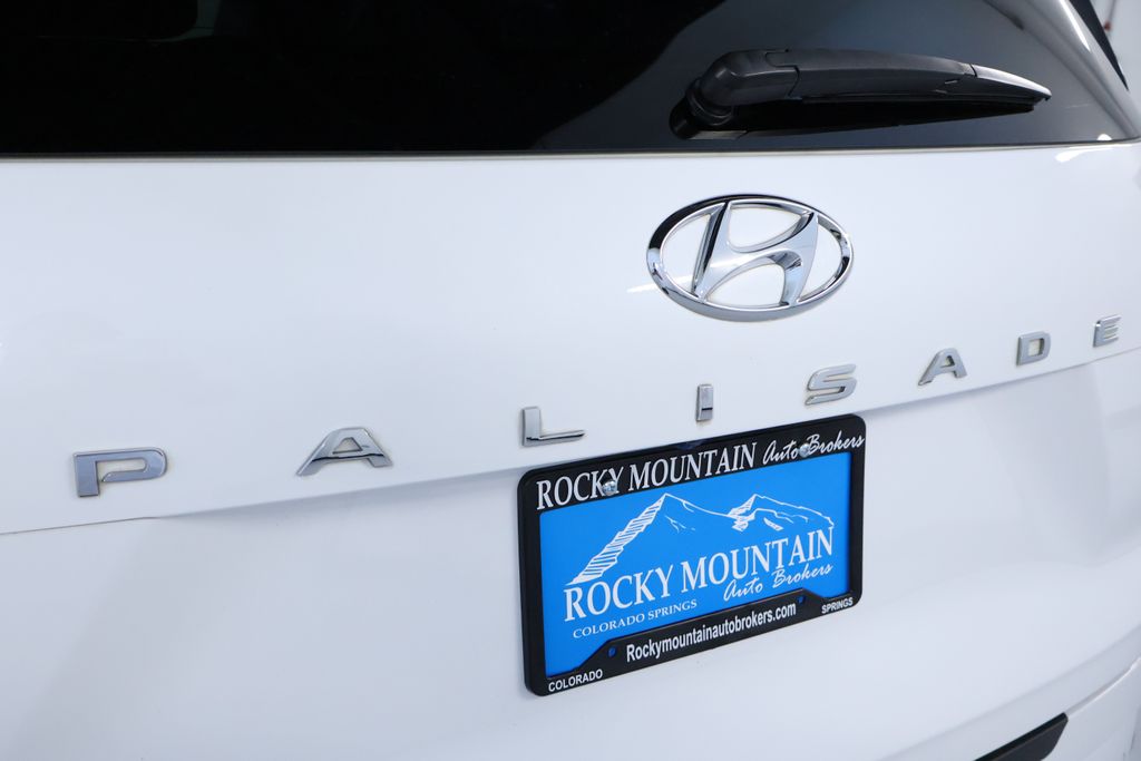 Vehicle image 33 of 43