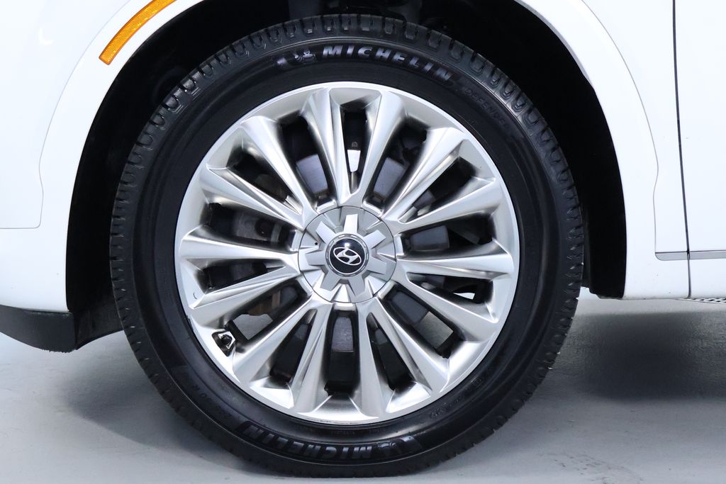 Vehicle image 10 of 43