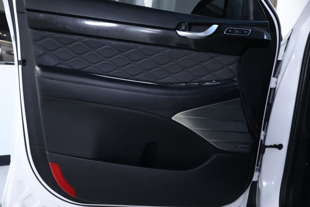 Vehicle image 21 of 43