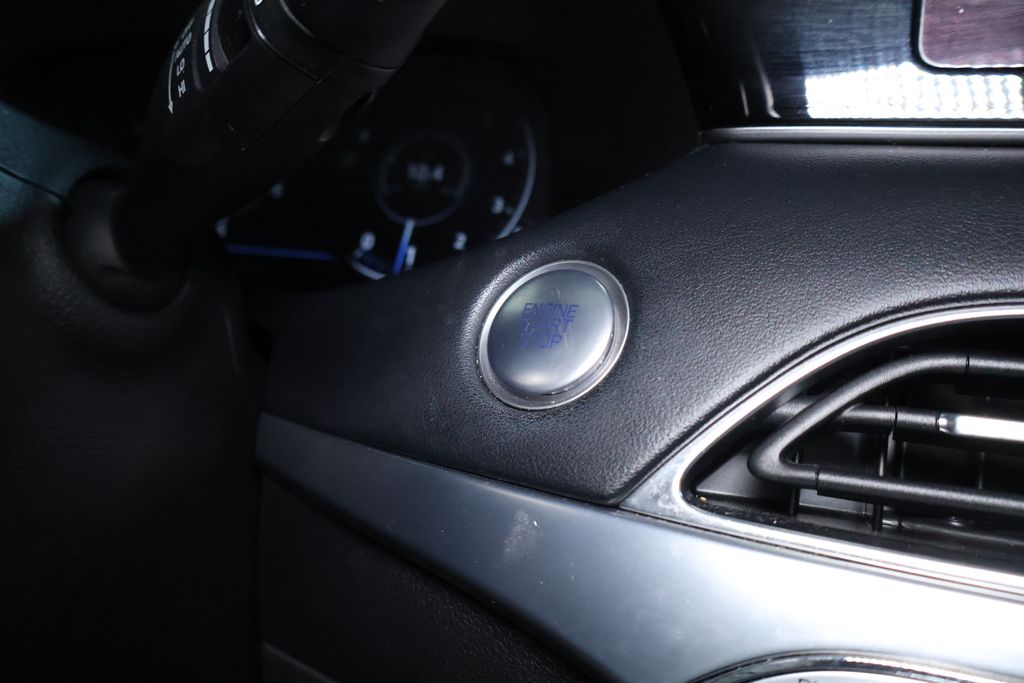 Vehicle image 23 of 43