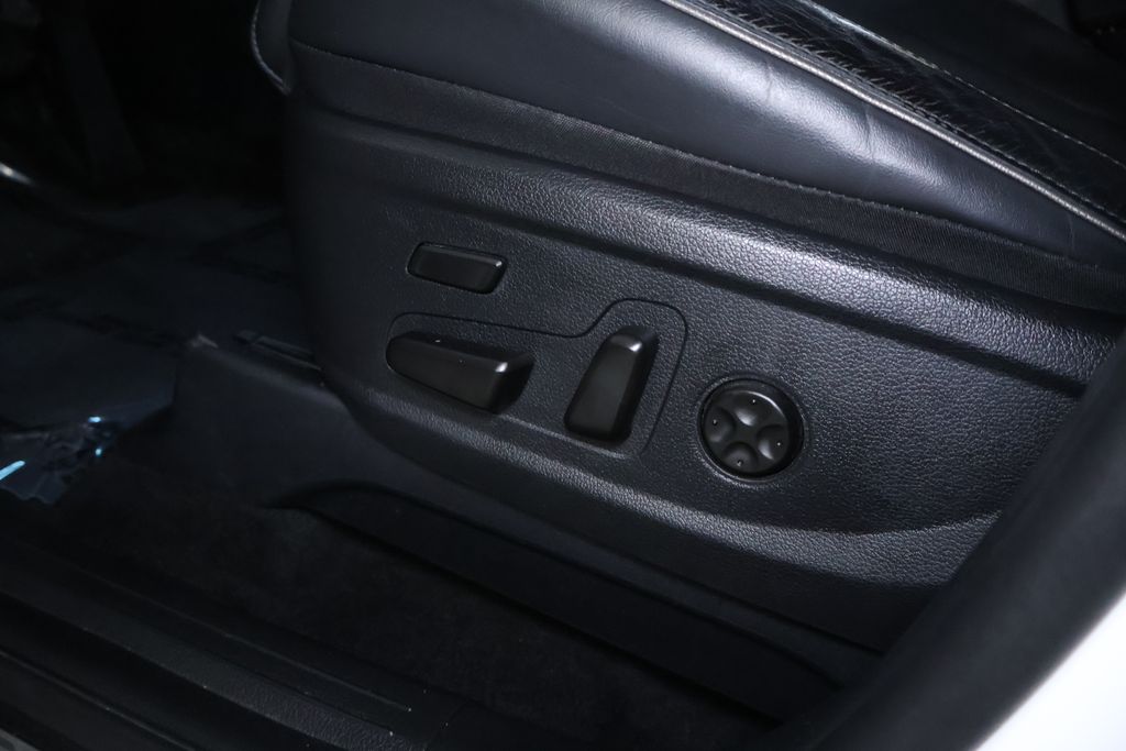 Vehicle image 35 of 43