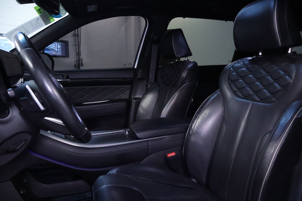 Vehicle image 13 of 43