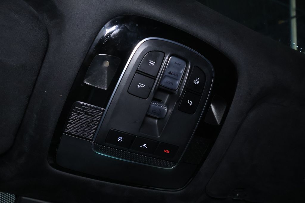 Vehicle image 28 of 43