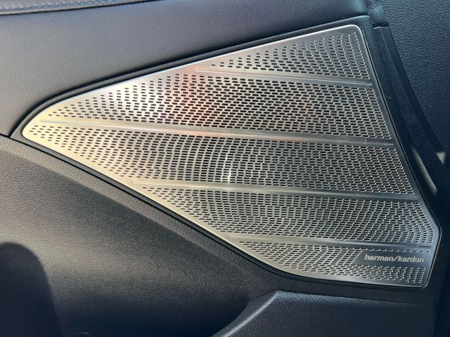 Vehicle image 25 of 46