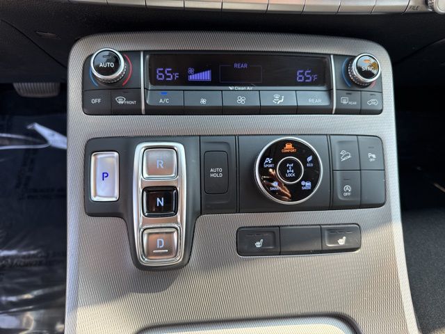 Vehicle image 37 of 42