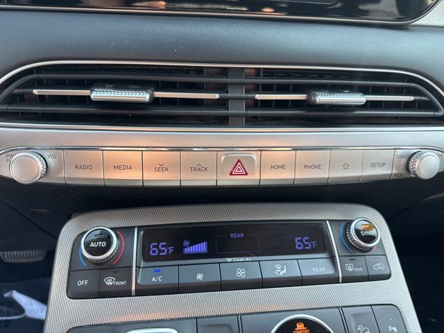 Vehicle image 23 of 42