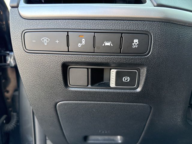 Vehicle image 28 of 42