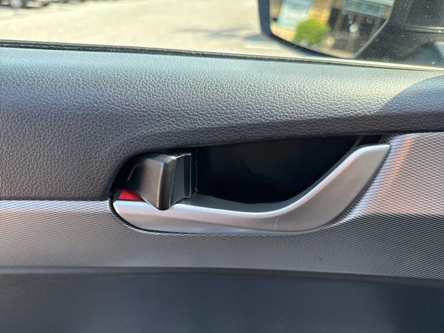 Vehicle image 33 of 42