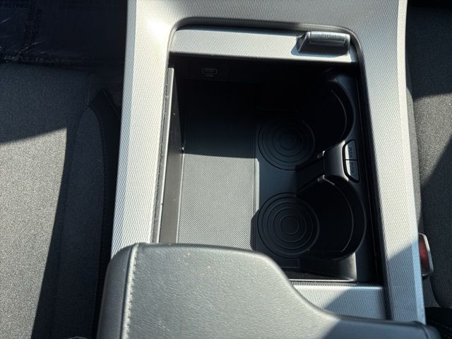 Vehicle image 29 of 42