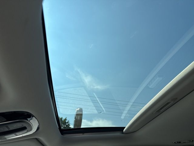 Vehicle image 40 of 42