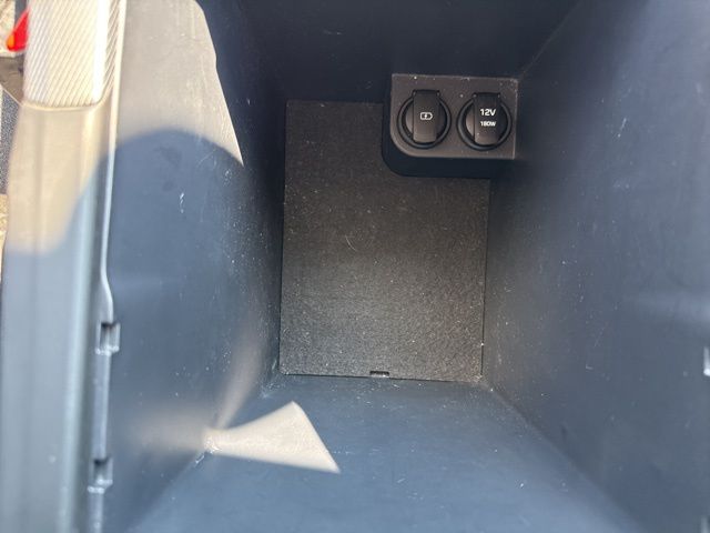 Vehicle image 32 of 42