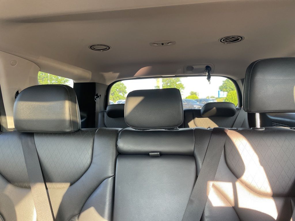Vehicle image 13 of 22