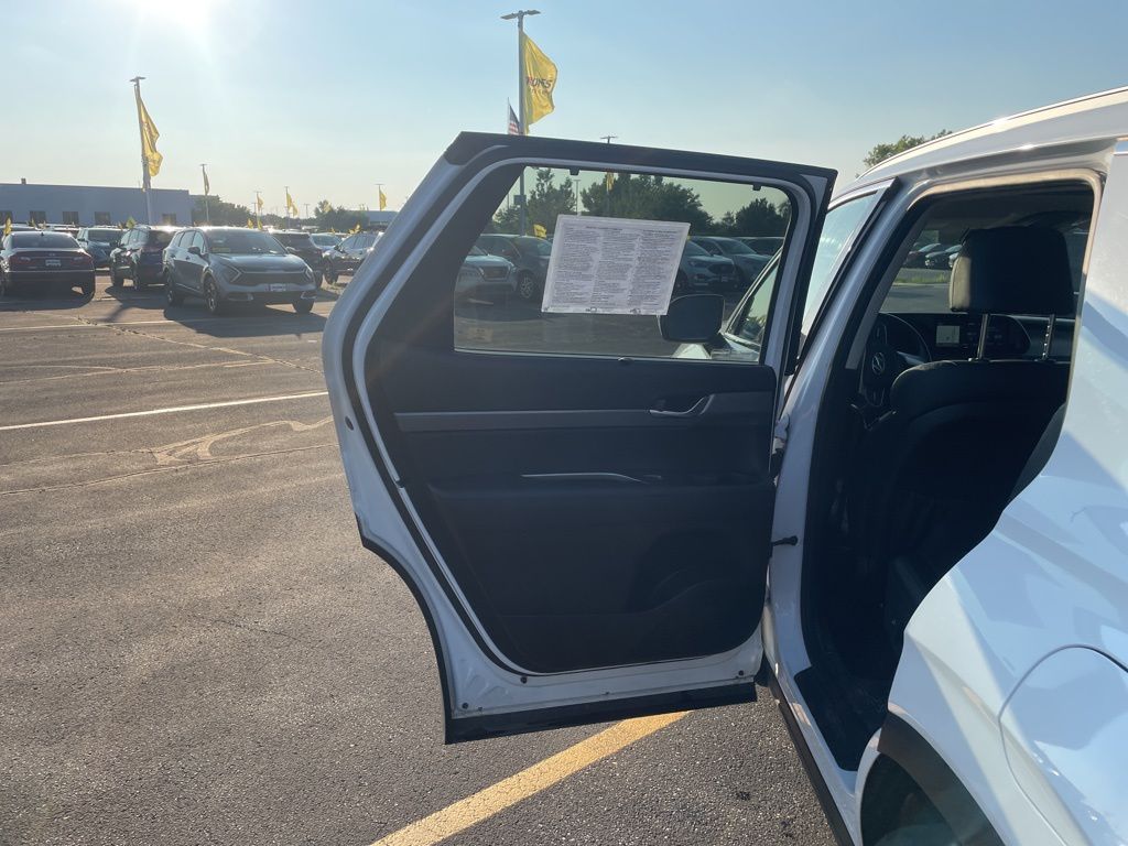 Vehicle image 21 of 22