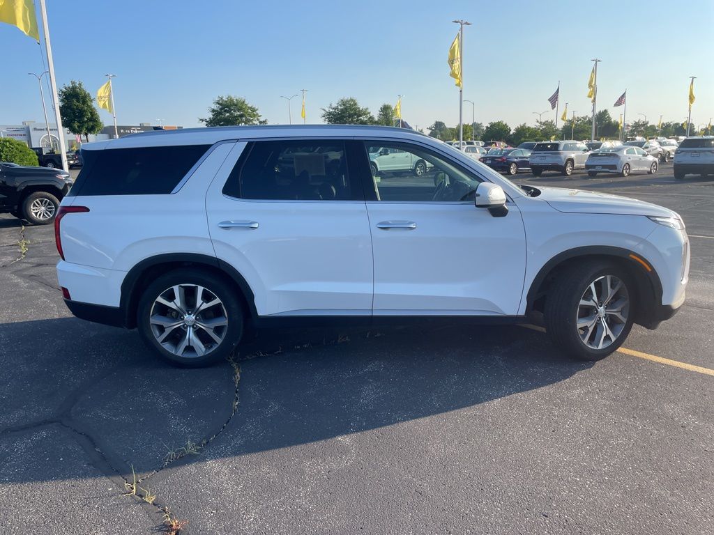 Vehicle image 4 of 22